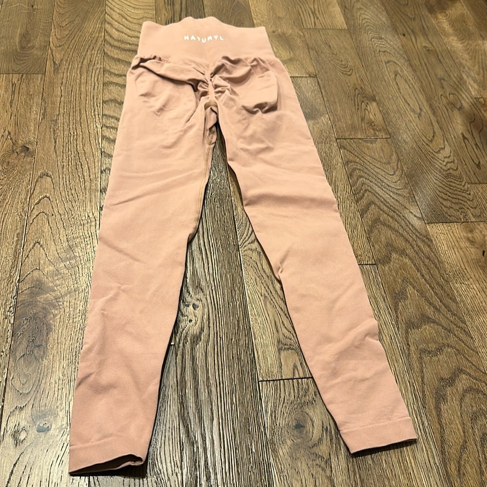 Naturyl leggings size small
